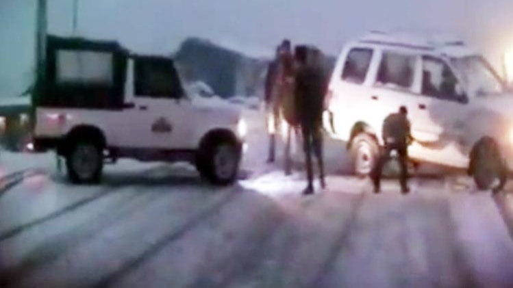 उत्तराखंड में बर्फबारी