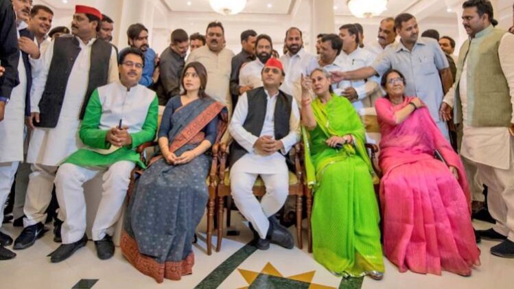 यूपी में दावतों का सियासी दांव!