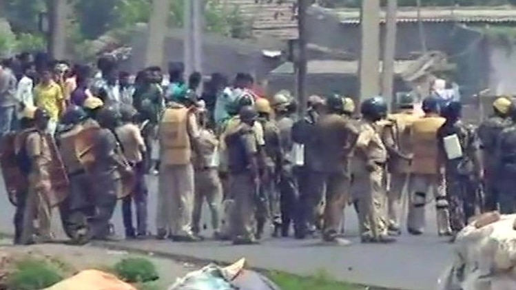 पश्चिम बंगाल के आसनसोल में दो गुटों के हिंसा के बाद तनाव