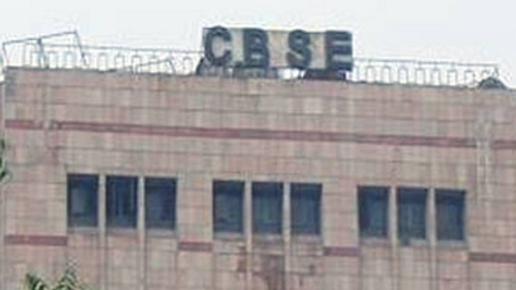 दिल्ली में सीबीएसई बोर्ड का पेपर लीक