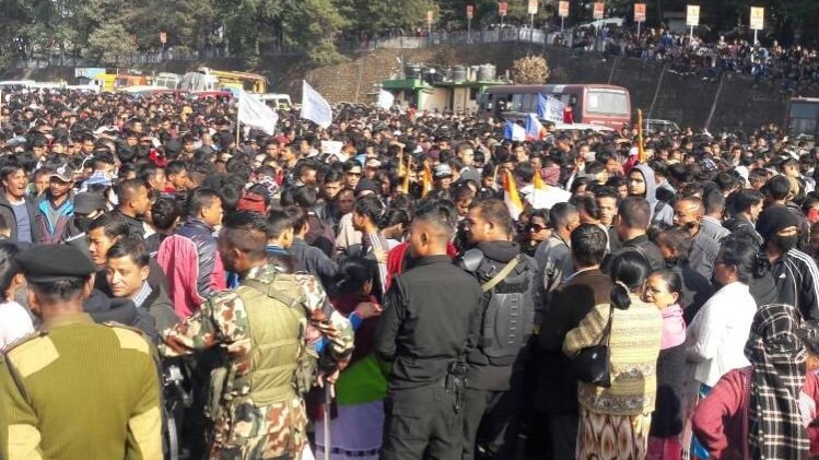 मेघालय में चुनावी नतीजे देखने के लिए उमड़े लोग (ANI)