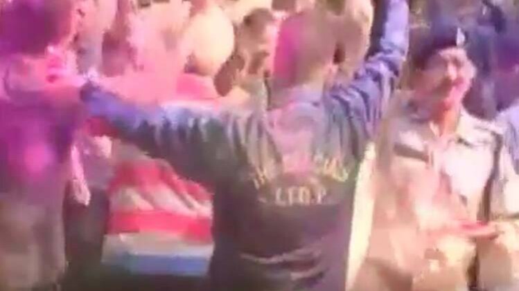 सरहद पर देश के जवानों ने ऐसे मनाई होली