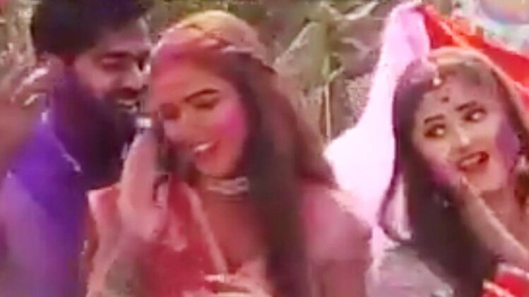 पार्थ ने दोनों बीवियों के साथ खेली होली