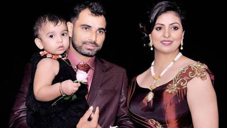 अपनी पत्नी और बेटी के साथ मोहम्मद शमी