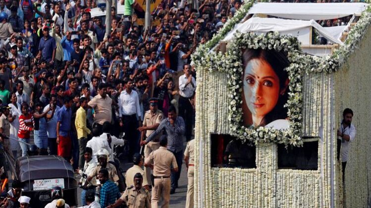 अंतिम यात्रा के दौरान जनसैलाब