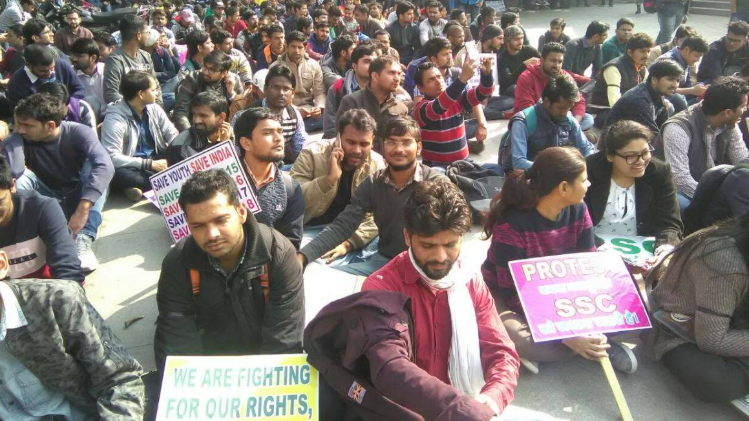 पेपर लीक मामले में छात्रों का प्रदर्शन (फोटो क्रडिट- ट्विटर)