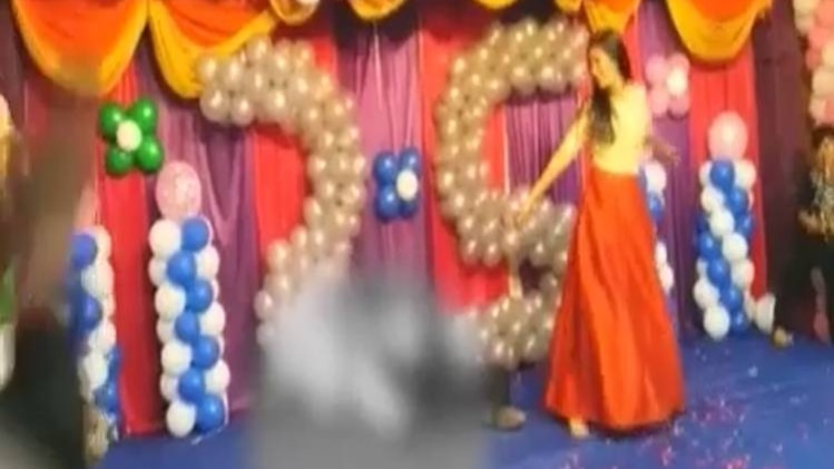 वायरल टेस्‍ट: 'तेरी बाहों में मर जाएं हम' बजते ही हुई लड़के की मौत!