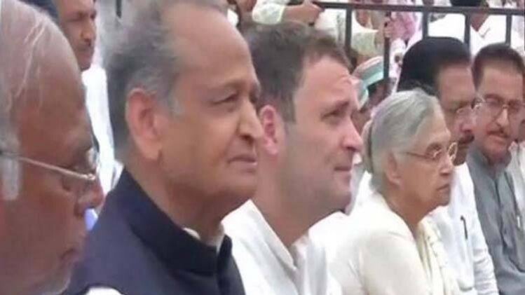 खाए जाओ...खाए जाओ, दलितों के गुण गाए जाओ!