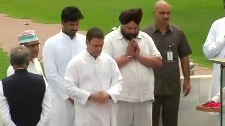 राजघाट पर राहुल गांधी