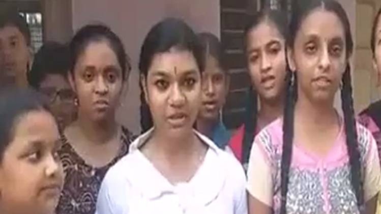 सभी करते हैं संस्कृत में बातचीत