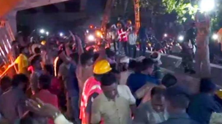 वाराणसी में पुल हादसा