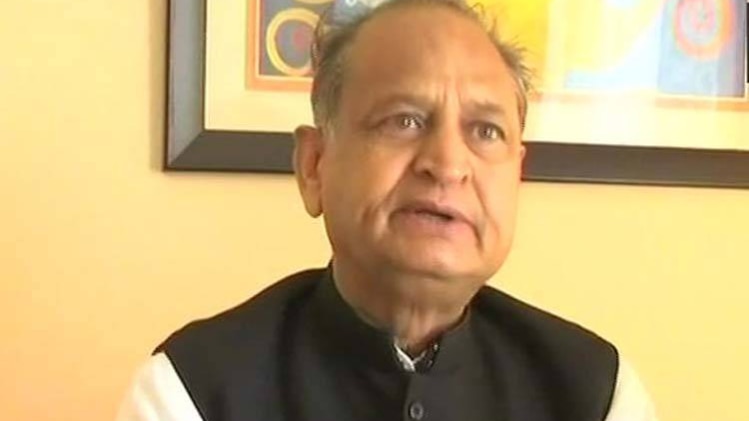 JDS से कांग्रेस का संपर्क, गहलोत बोले-राजनीति नें रास्ते खुले रहते हैं