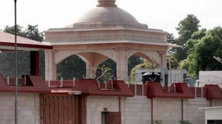 सरकारी बंगला खाली करना होगा