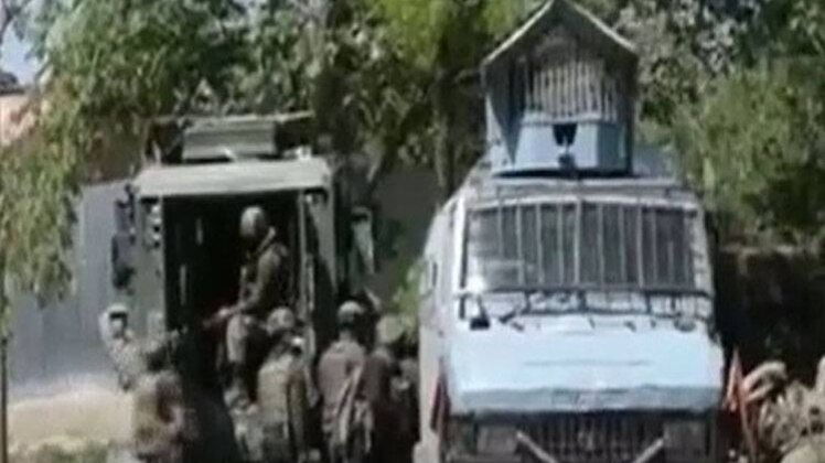 श्रीनगर में सुरक्षाबलों और आतंकियों के बीच मुठभेड़