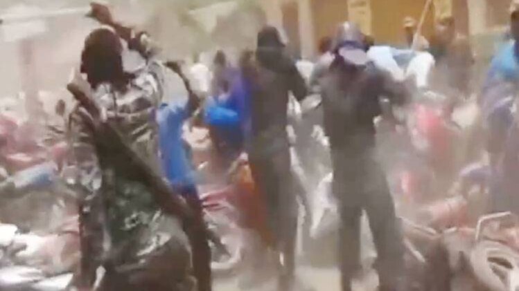 बीजेपी-लेफ्ट के कार्यकर्ता भिड़े