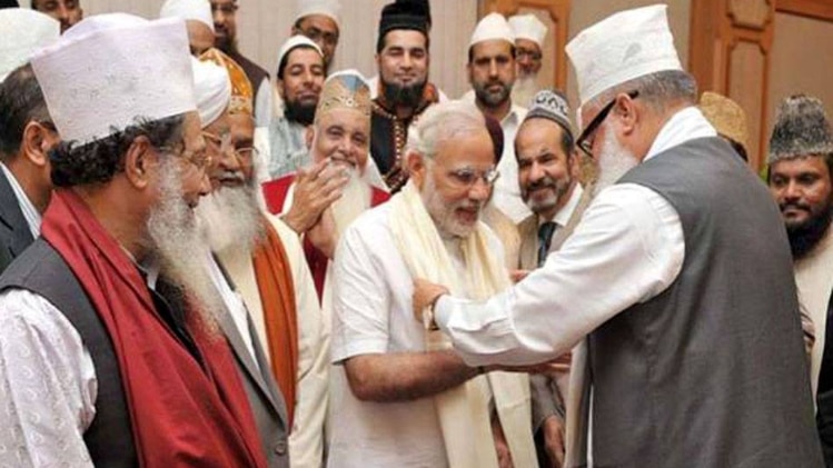मोदी ने अल्पसंख्यकों से जुड़े कई कार्यक्रमों में भागेदारी की लेकिन उनका भरोसा नहीं जीत पाए