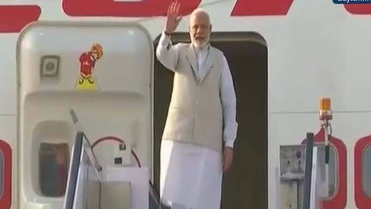 रूस रवाना हुए पीएम मोदी, पुतिन से होगी मुलाकात