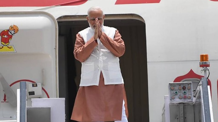 नॉनस्‍टॉप 100: इंडोनेशिया के जकार्ता पहुंचे PM मोदी
