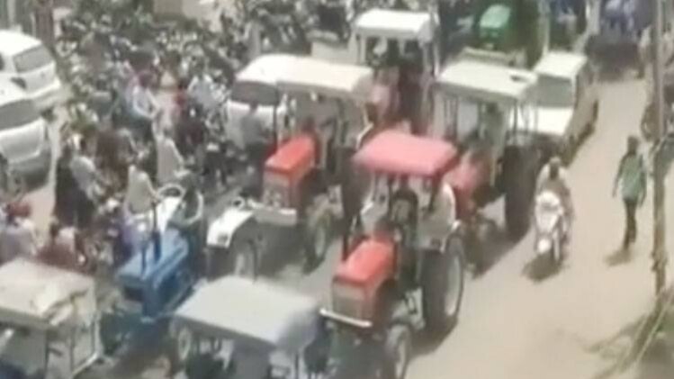 पंजाब में किसानों ने ट्रैक्टर रैली निकाली