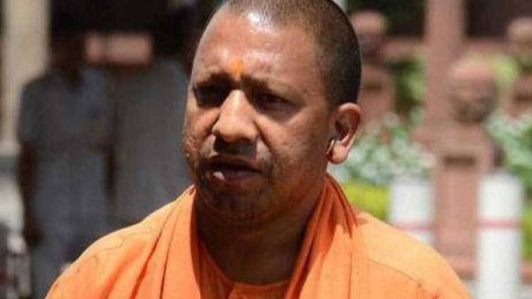 योगी आदित्यनाथ से मिले साधु-संत