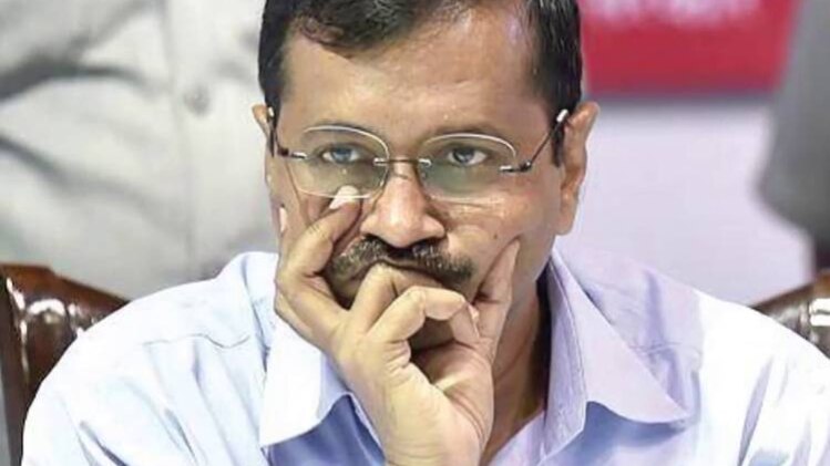 दिल्ली सरकार का धरना, छुट्टी और अब आंदोलन, ऐसे चलेगी सरकार?