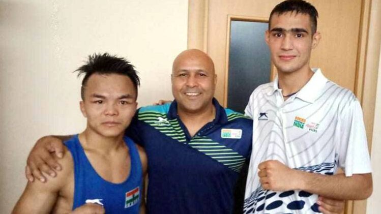 कोच धर्मेंद्र सिंह यादव के साथ लालबियाकीमा नुतलाइ