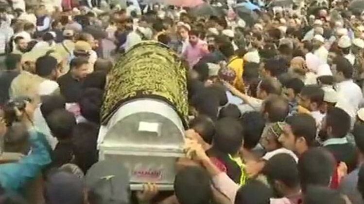 शुजात बुखारी को सुपुर्द ए खाक कर दिया गया