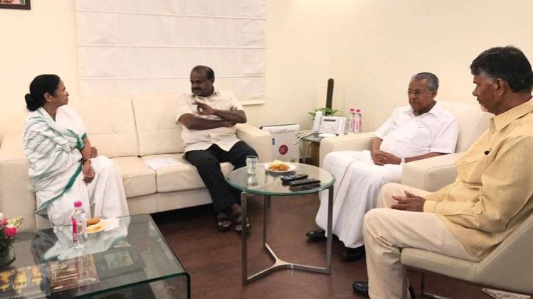 'आप' के बहाने विपक्ष की मोर्चाबंदी!