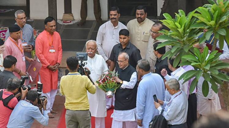 राहुल के संघ विरोध को प्रणब दा का झटका?