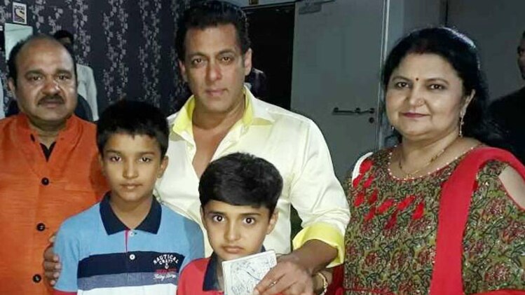 सलमान खान के साथ संजीव श्रीवास्तव और उनकी पत्नी अंजली