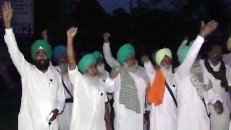 देश के 7 राज्यों में किसानों ने 10 दिनों का आंदोलन शुरू किया