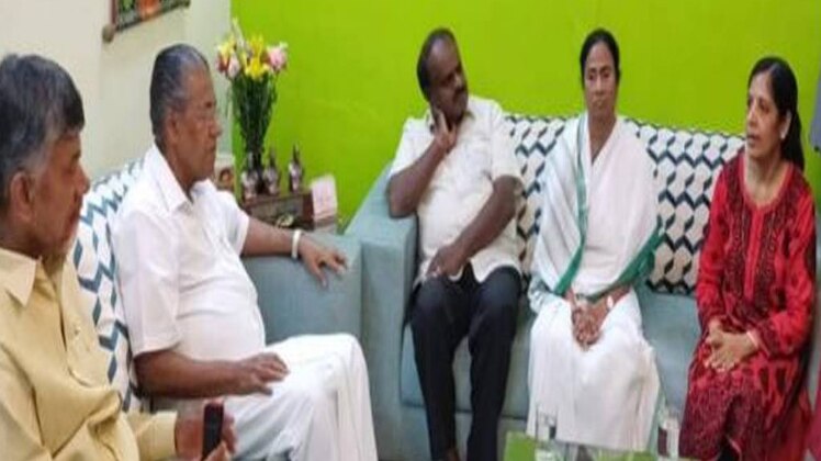 केजरीवाल के समर्थन में आए चार मुख्यमंत्री