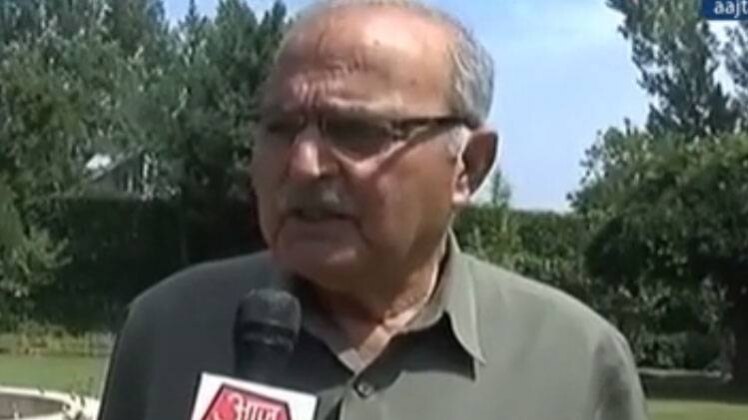 बीजेपी-पीडीपी के बीच गठबंधन टूटने के बाद अब नए समीकरण के कयास लगाए जा रहे हैं