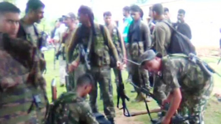 झारखंड में पुलिस पर दोहरा हमला हुआ