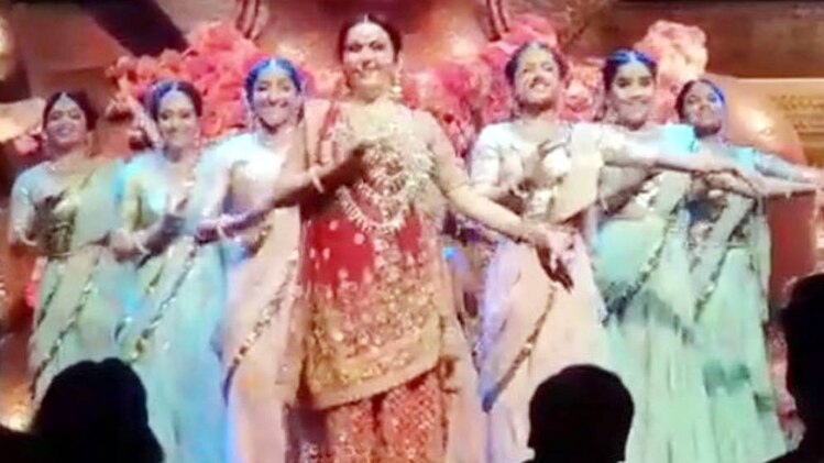 नीता अंबानी