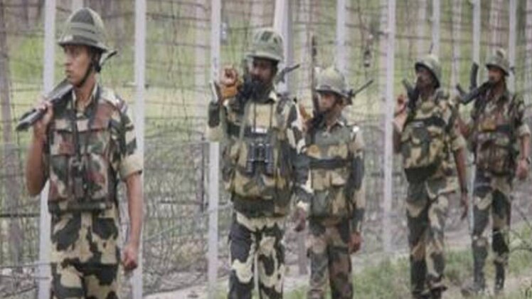 10 तक: J-K में आतंकी हमले में एक सुरक्षाकर्मी शहीद, 2 घायल