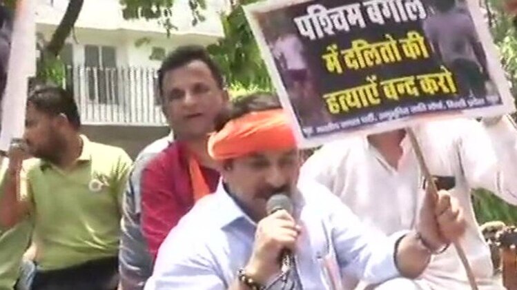 बीजेपी के दलित कार्यकर्ता के हत्या के विरोध में प्रदर्शन