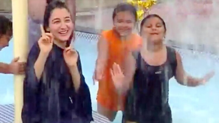 Mariam Khan - Reporting Live