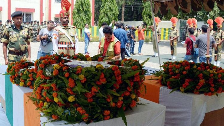 वतन की राह में नौजवां शहीद हों...