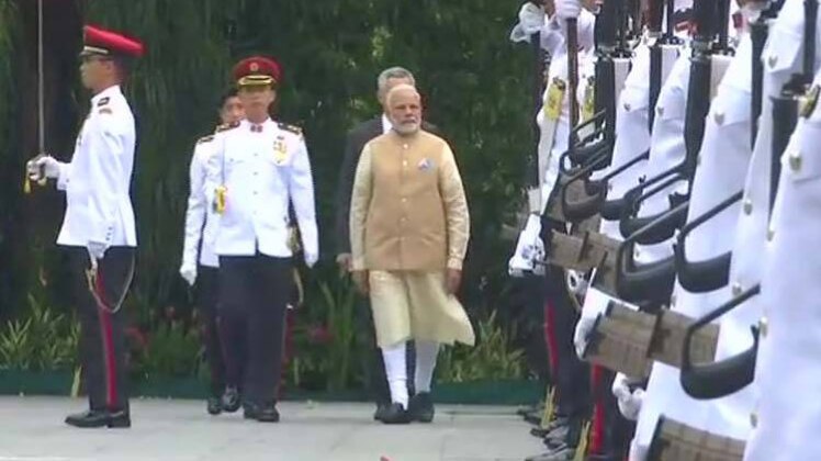 सिंगापुर में पीएम मोदी का शानदार स्वागत, देखें वीडियो