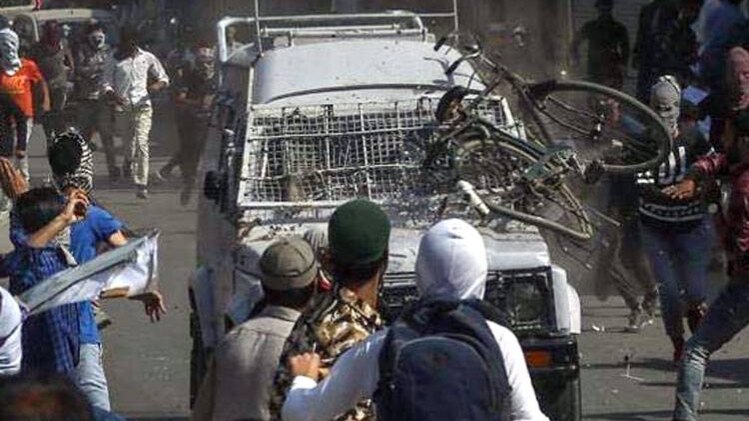 पश्चिमी यूपी से आए नौजवानों को पत्थरबाजी गैंग में शामिल