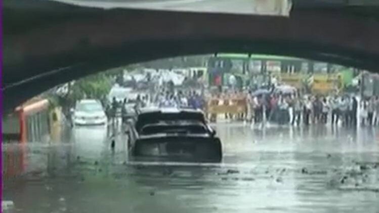 आओ बहस करें: बारिश में दिल्ली क्यों डूबी?