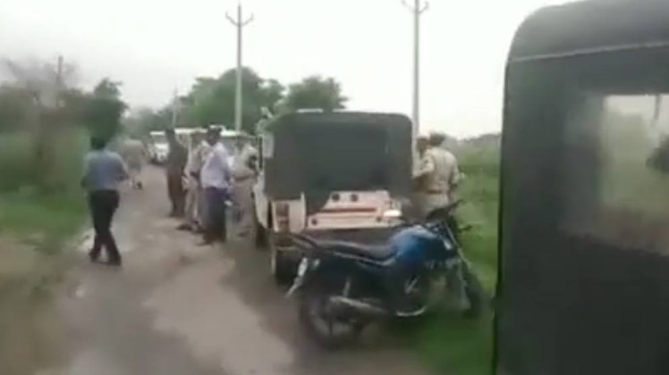 अलवर में गो रक्षा के नाम पर भीड़ के हत्थे चढ़े रकबर खान की हत्या