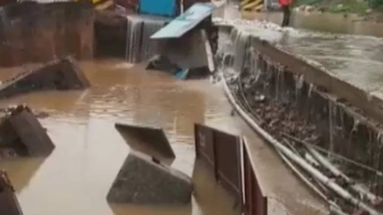 मूसलाधार बारिश से बाढ़ और बर्बादी, देखें वीडियो