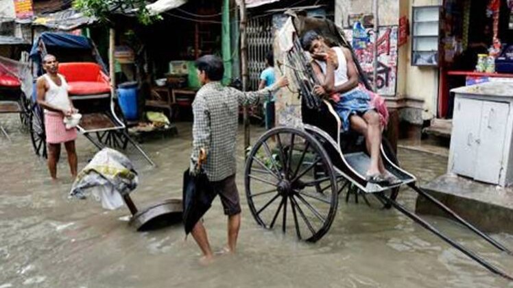 बाढ़ और बारिश से हाहाकार