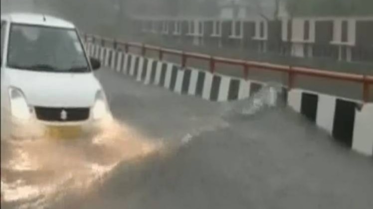 बारिश के बाद दिल्ली-NCR में कई जगह जलभराव, लगा लंबा जाम