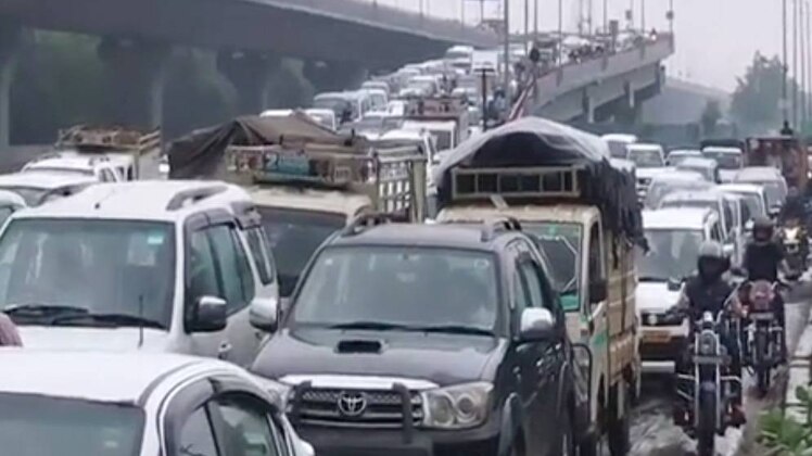 दि्ल्ली में बारिश बनी आफत