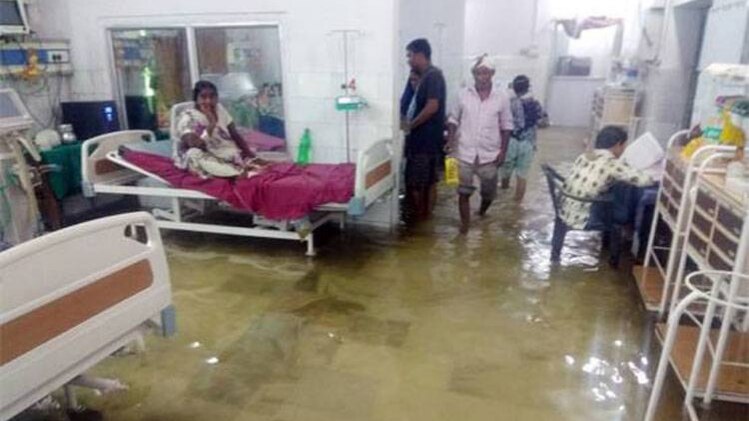 अस्पताल के ICU में पानी