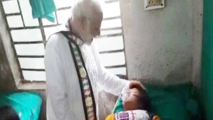 घायलों को देखने अस्पताल पहुंचे पीएम मोदी