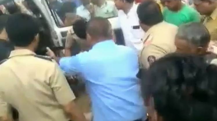 महाराष्ट्र: बच्चा चोरी के शक में 5 लोगों की पीट-पीटकर हत्या